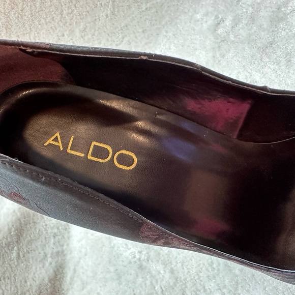 Black Satin pumps by Aldo - Picture 6 of 7